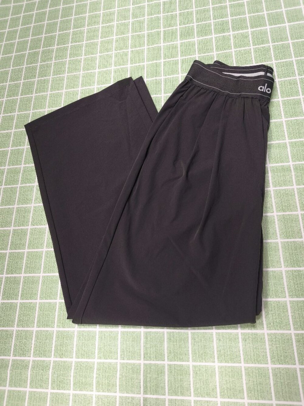 Brand New✨Alo Yoga Trouser Deep Gray  (Regular)👜 - Picture 7 of 7
